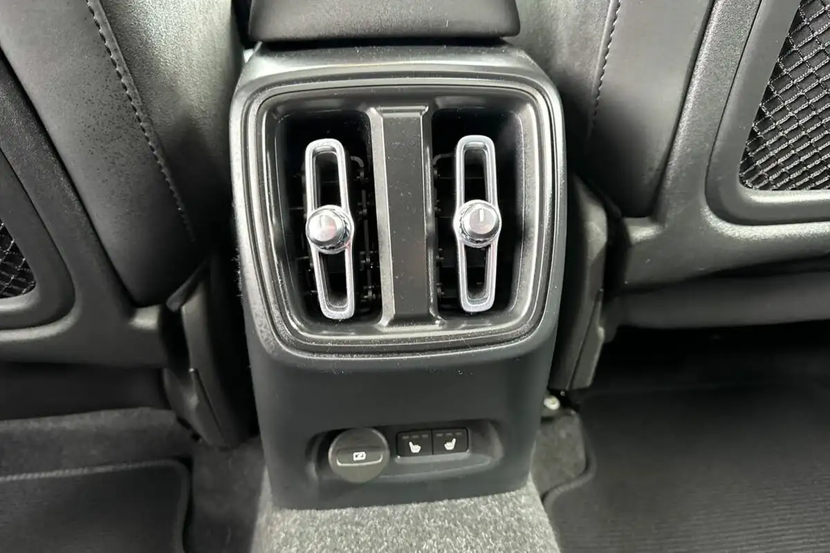 2023-volvo-c40-e-recharge-ultimate-228bhp-big-36