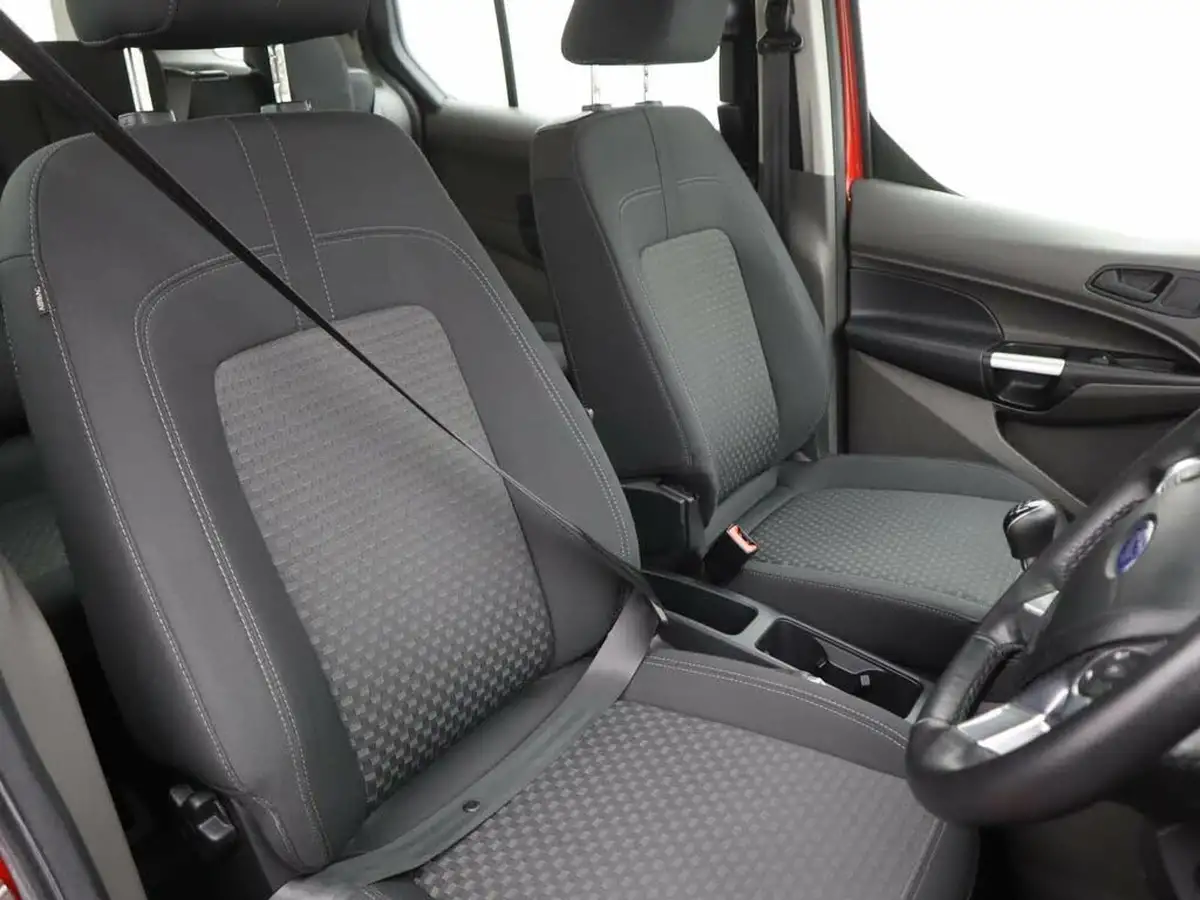 2020-ford-grand-tourneo-connect-15-zetec-120ps-powershift-big-10