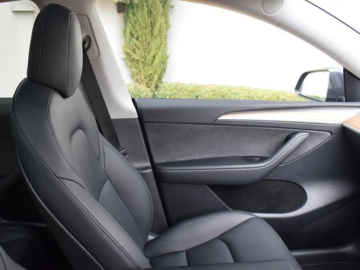 2022-tesla-model-y-e-long-range-big-14