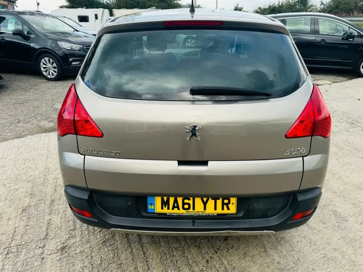 2011-peugeot-3008-crossover-20td-exclusive-150bhp-big-32