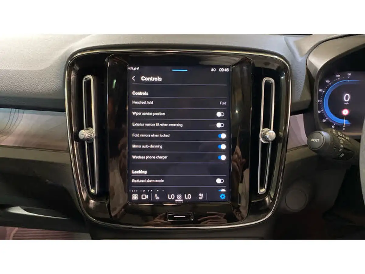 2022-volvo-c40-e-twin-recharge-pro-big-37