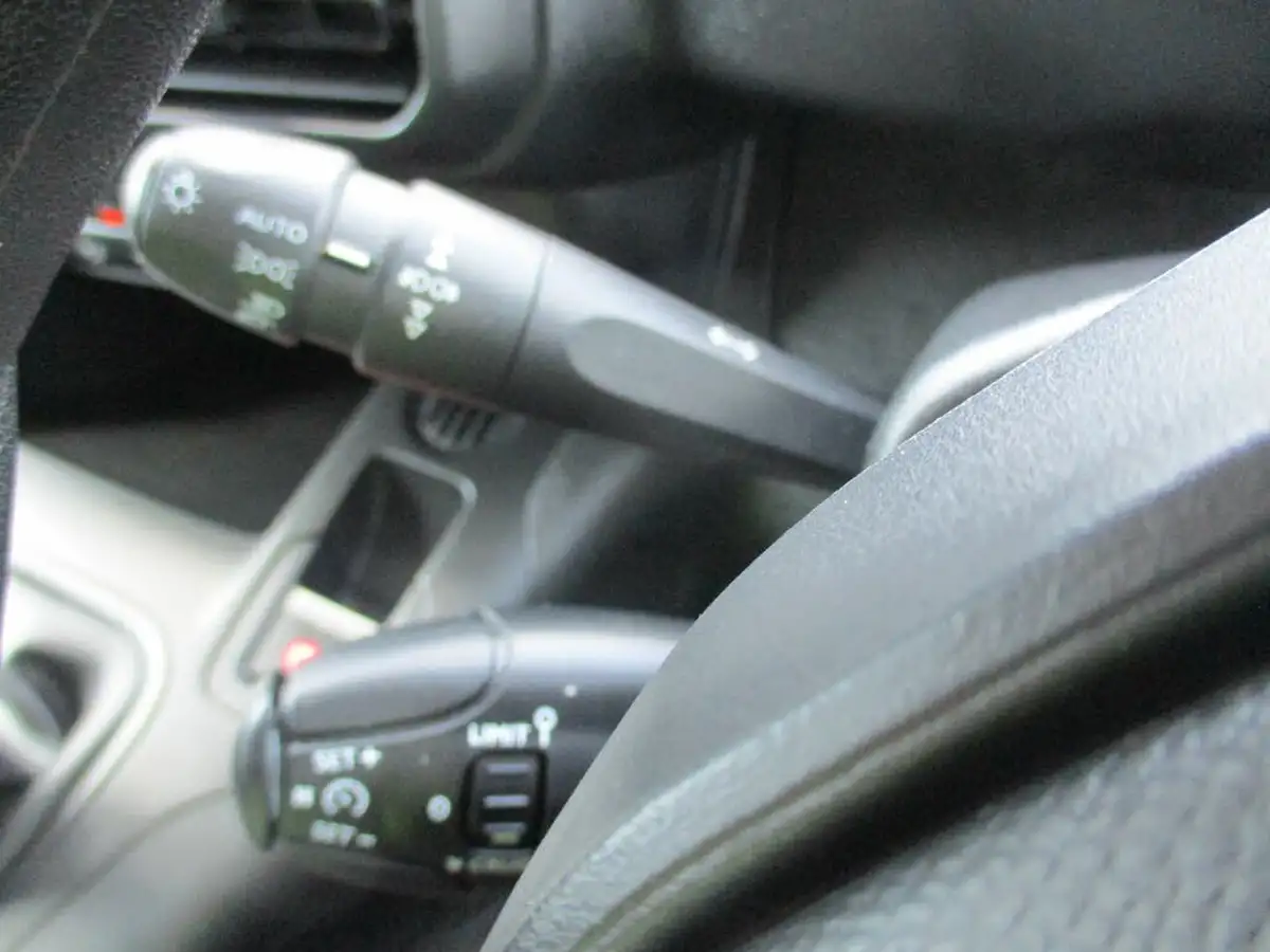 2020-peugeot-partner-15-bluehdi-1000-professional-100ps-eu6dt-panel-big-18