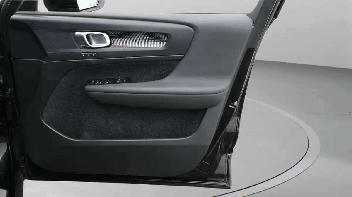 2021-volvo-xc40-15-t5-r-design-pro-262bhp-big-15