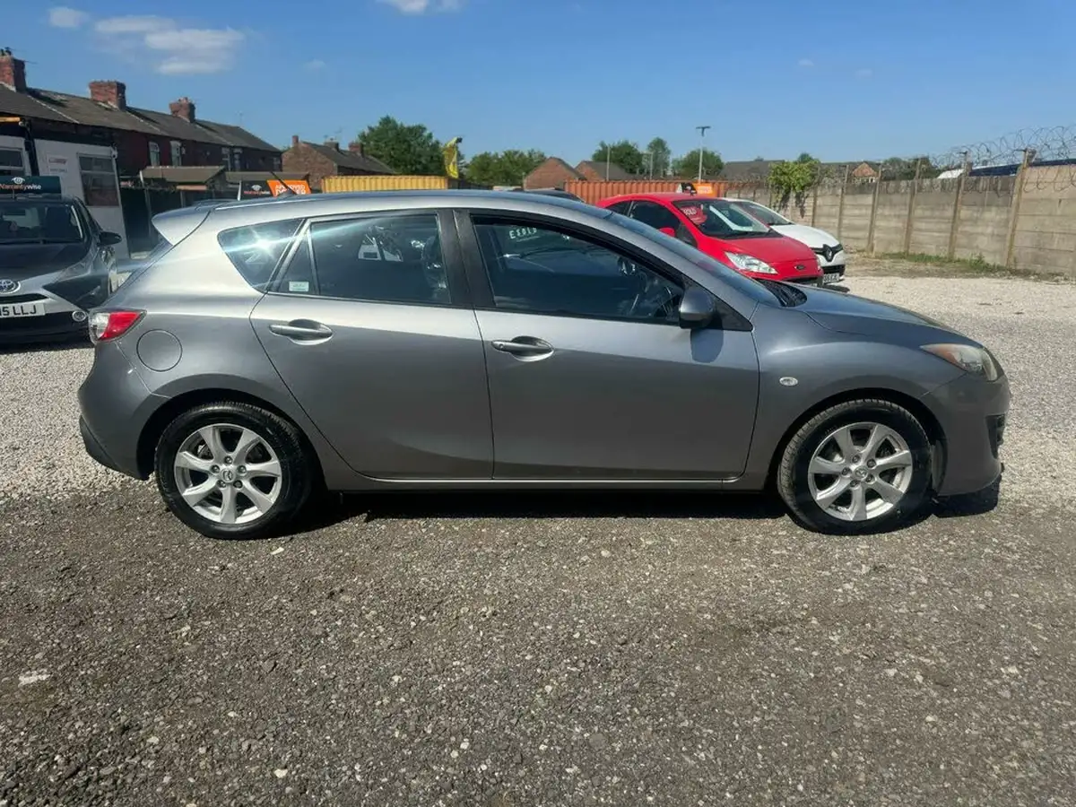 2010-mazda-mazda3-16-ts2-big-12