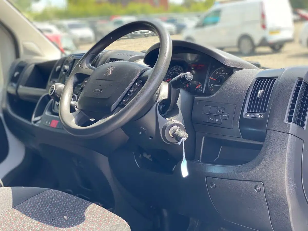 2019-peugeot-boxer-20-bluehdi-professional-335-l3-h2-big-6