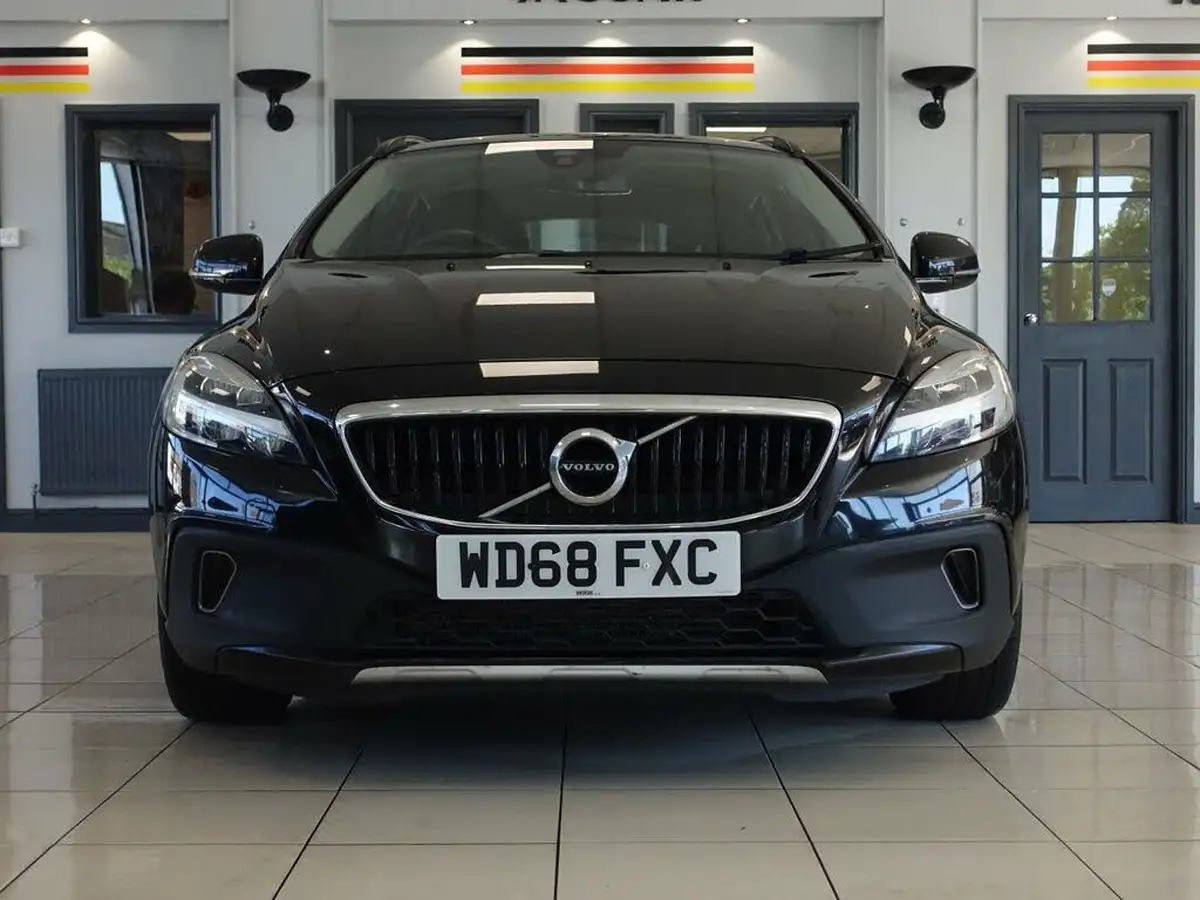 2018-volvo-v40-15-t3-cross-country-pro-big-4