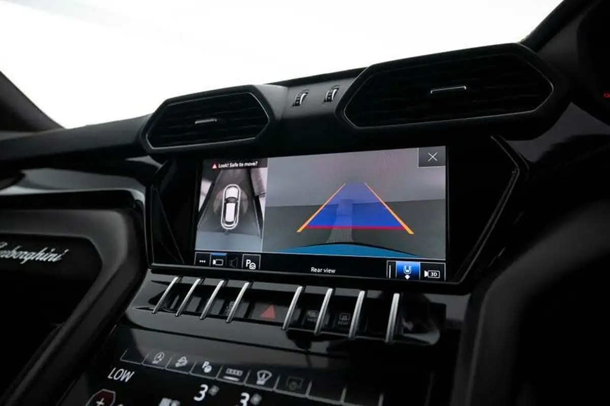 2023-lamborghini-urus-40-no-trim-big-14