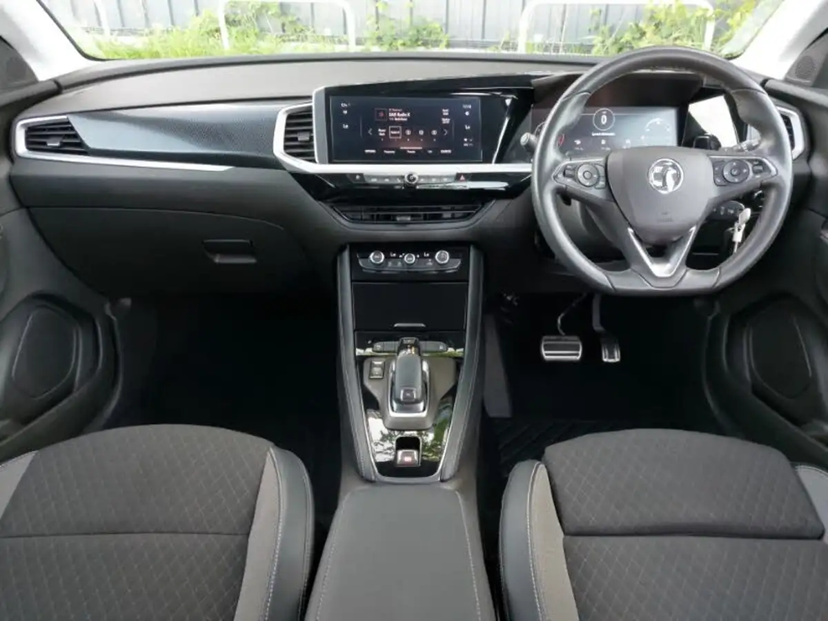 2022-vauxhall-grandland-12-gs-line-auto-big-2