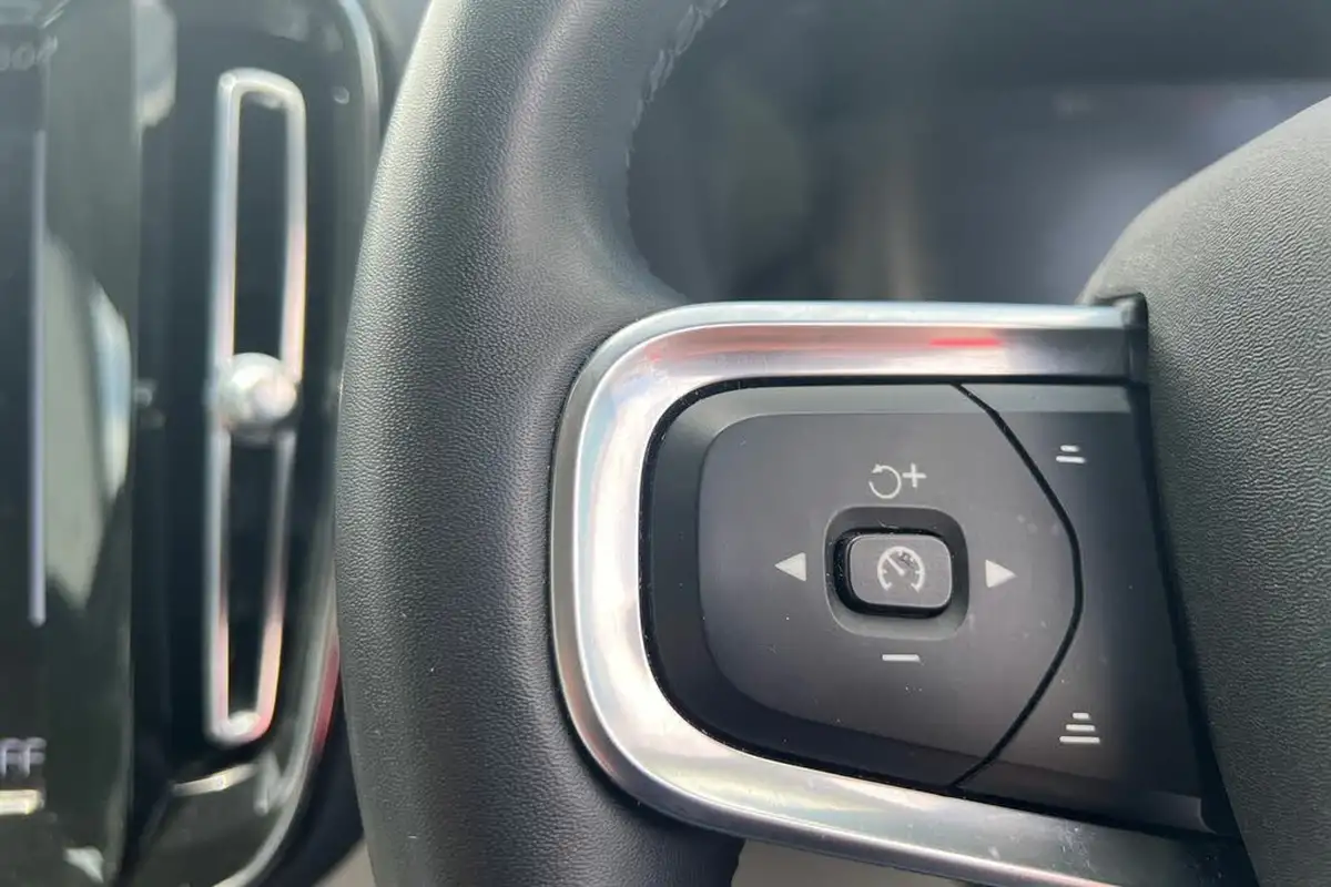 2021-volvo-xc40-15-t5-inscription-pro-258bhp-big-10
