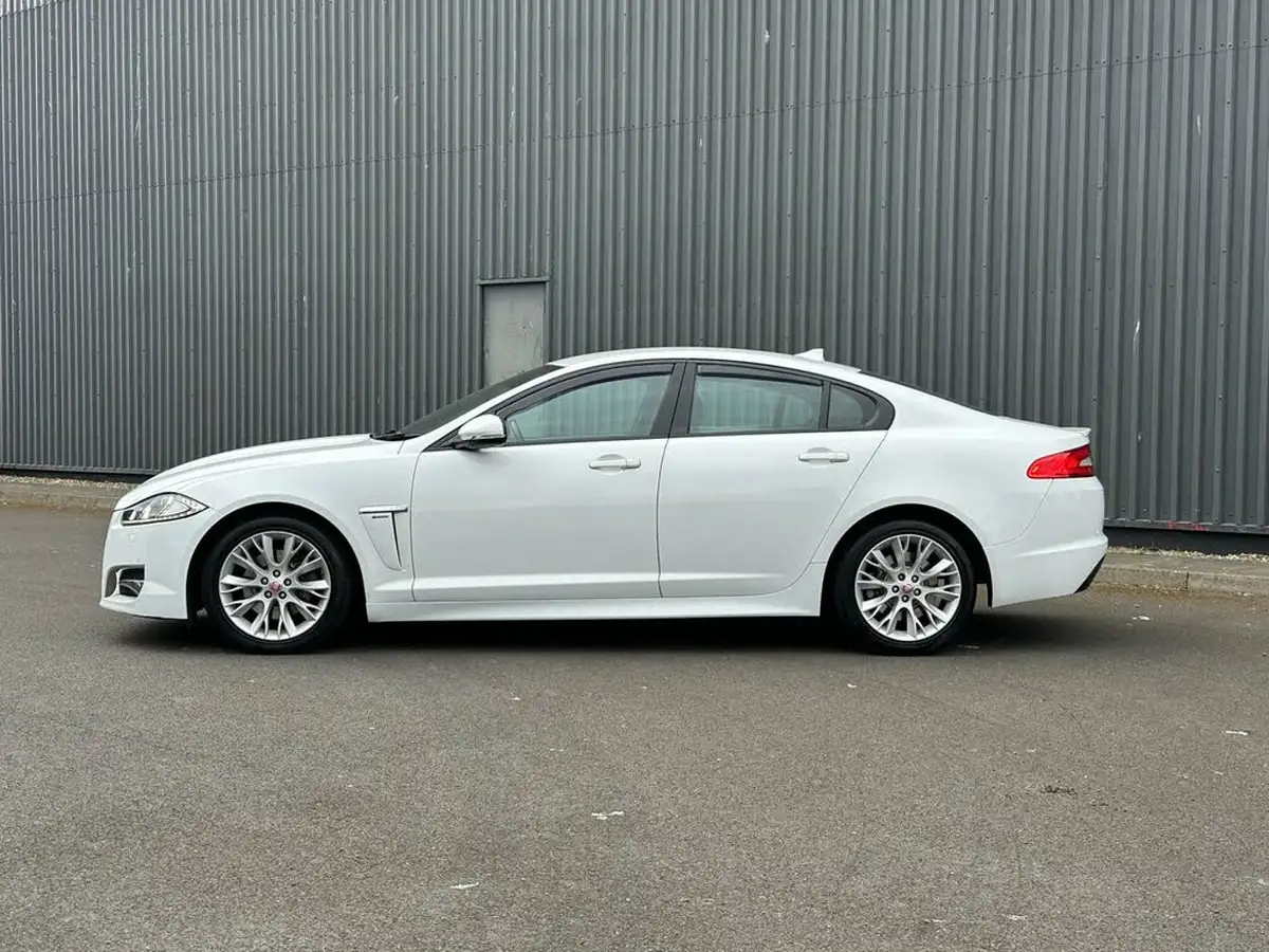 2014-jaguar-xf-22td-r-sport-200ps-saloon-4d-big-6