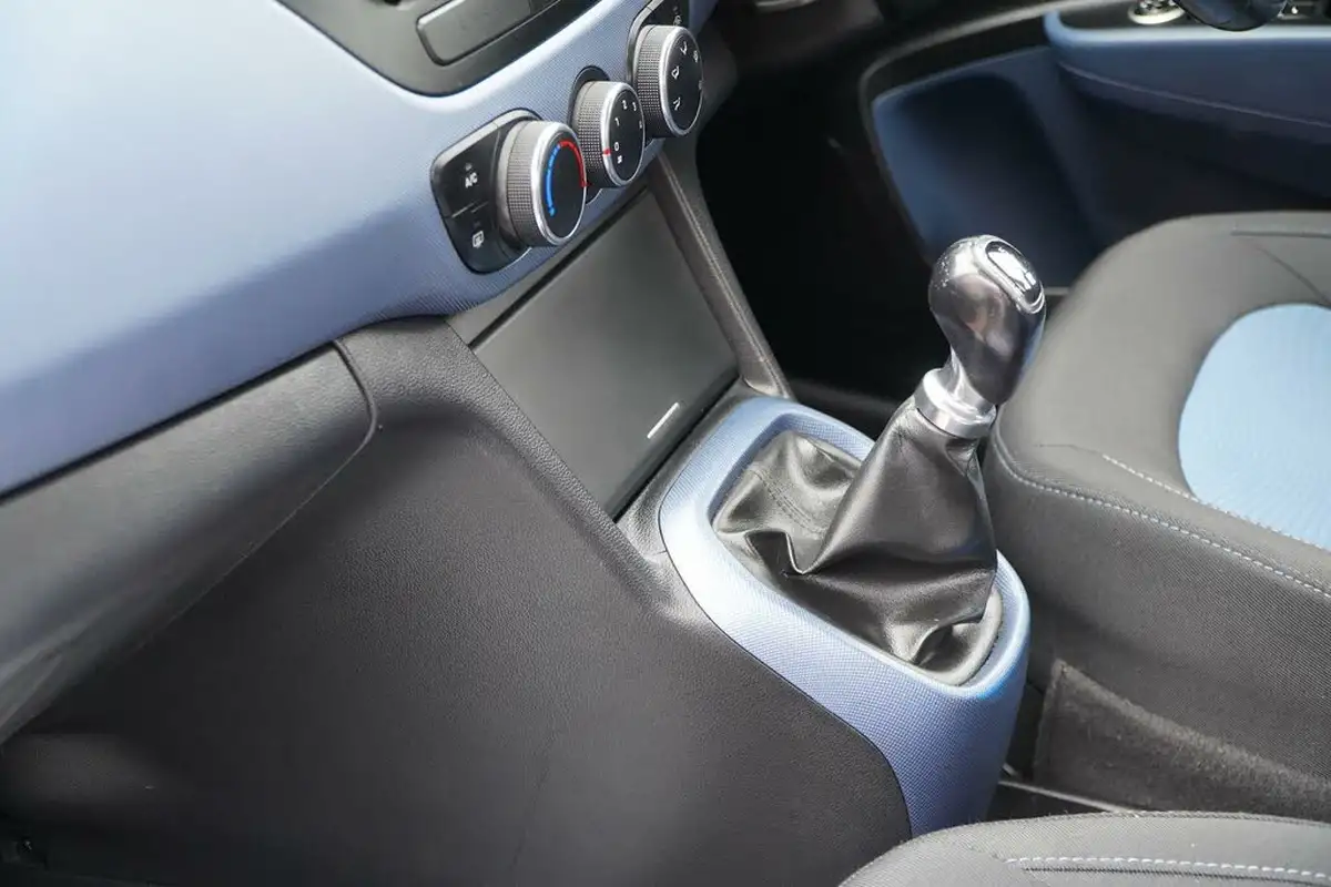 2014-hyundai-i10-10-premium-big-20