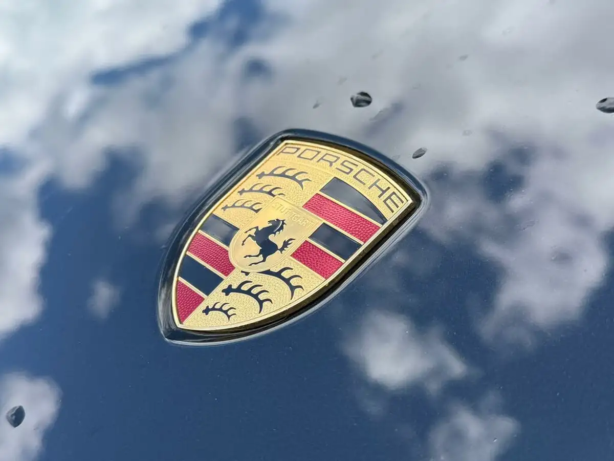 2020-porsche-taycan-e-turbo-big-16