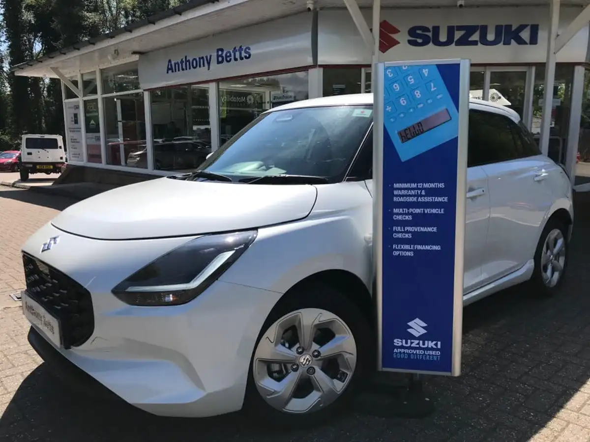 2024-suzuki-swift-12-motion-big-0