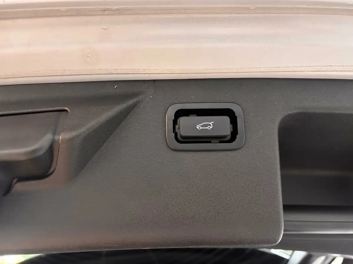 2019-land-rover-discovery-sport-20-d180-r-dynamic-hse-big-24