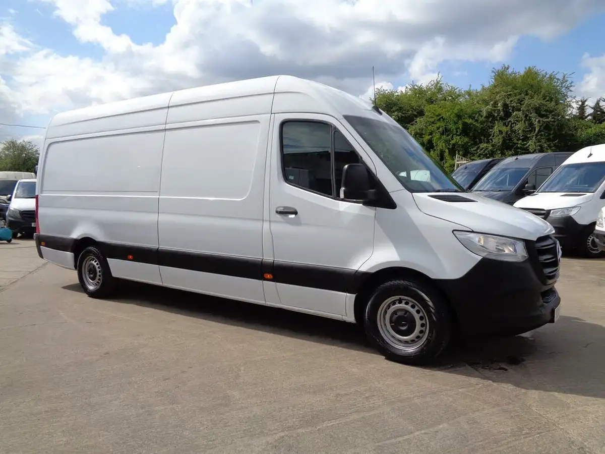 2019-mercedes-benz-sprinter-21cdi-314-l1h1-143pseu6c-panel-van-big-0