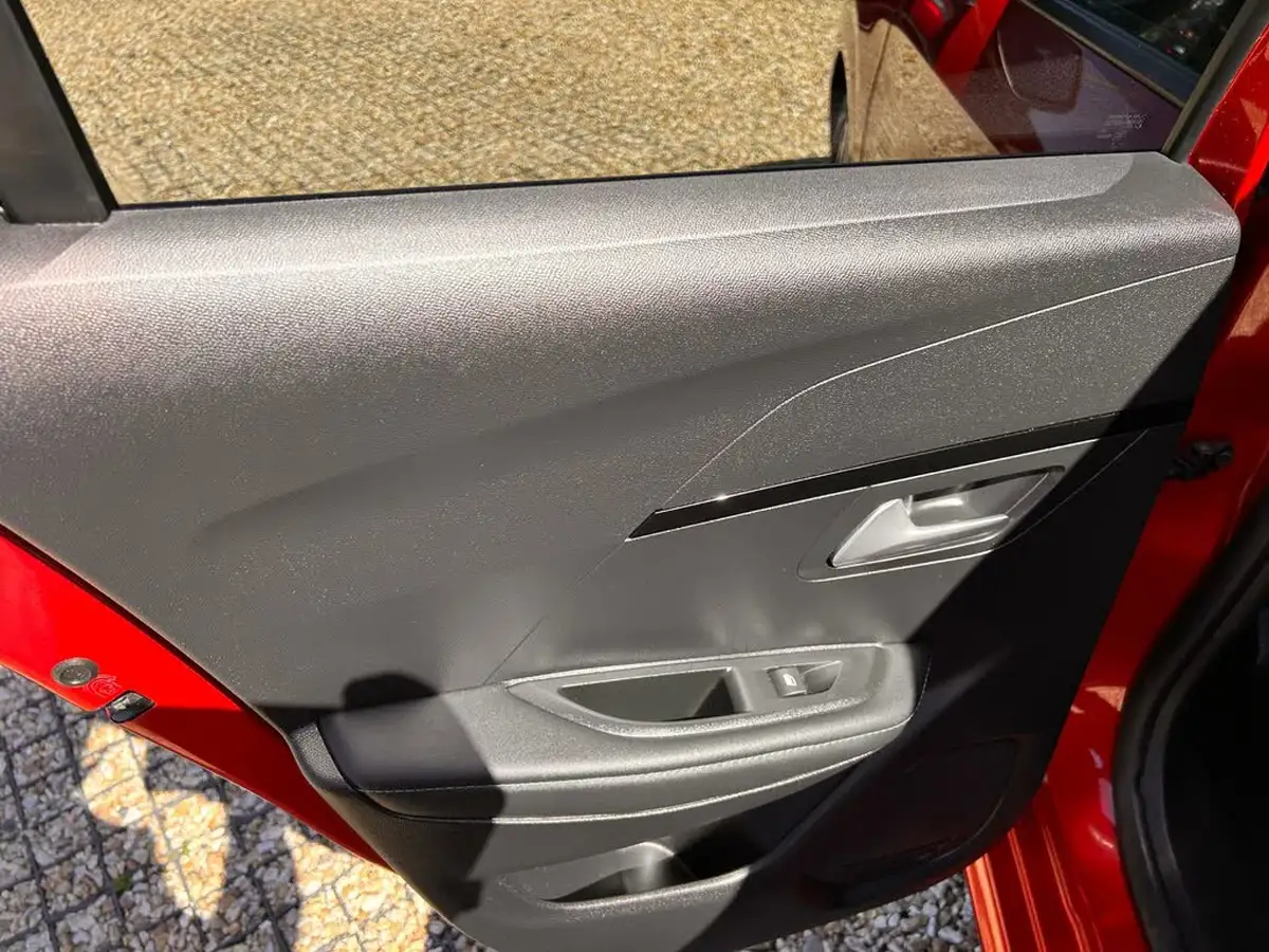 2021-peugeot-208-12-puretech-allure-premium-100bhp-big-22