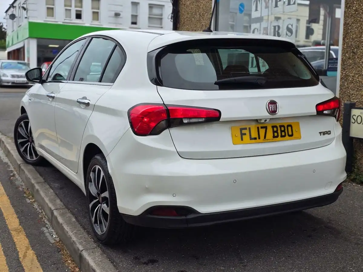 2017-fiat-tipo-14-tjet-lounge-hatchback-big-14