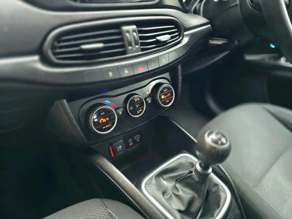 2017-fiat-tipo-14-tjet-lounge-hatchback-big-38