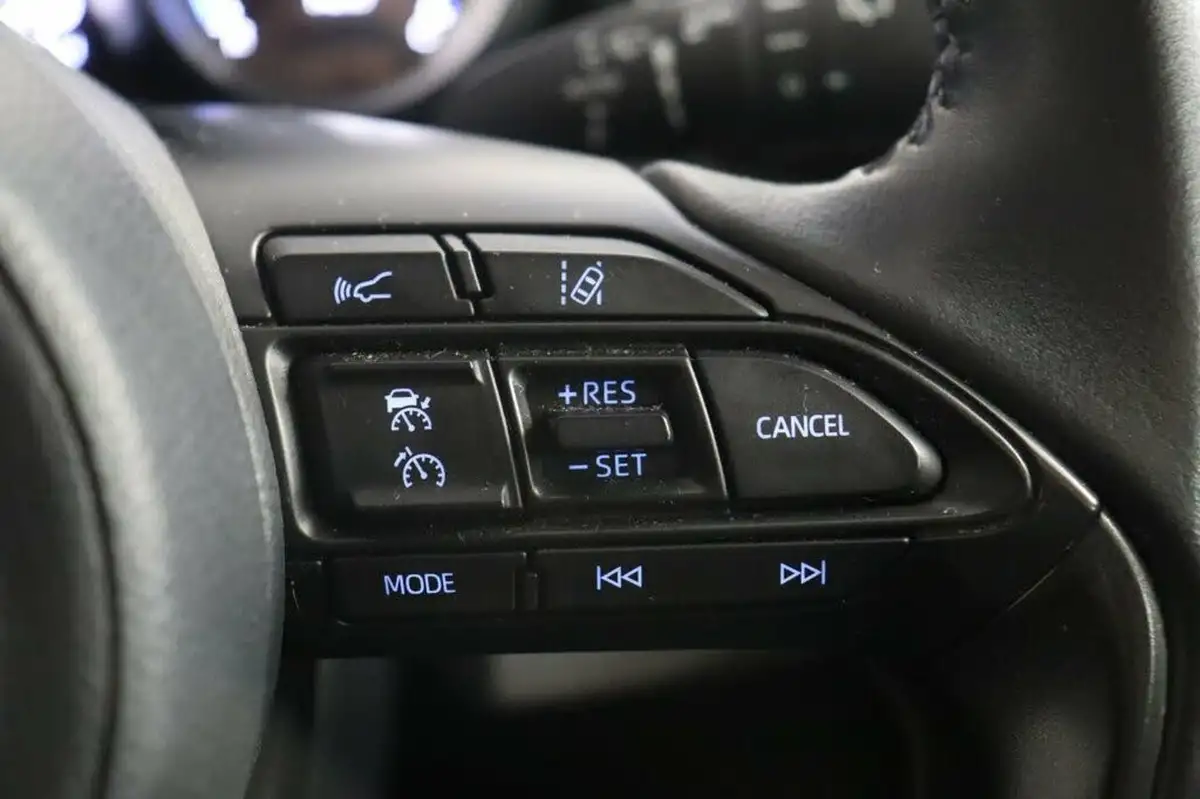2022-toyota-yaris-cross-15-vvt-i-icon-big-24