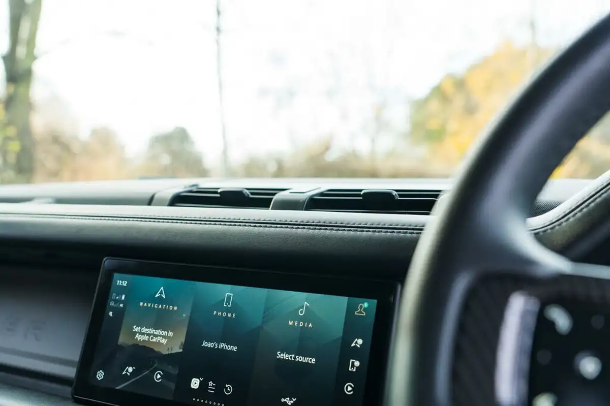 2021-land-rover-110-defender-30-d250-hse-big-29