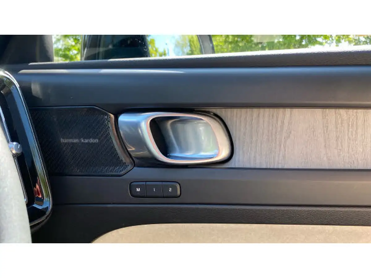 2022-volvo-xc40-20-b4-inscription-awd-big-14