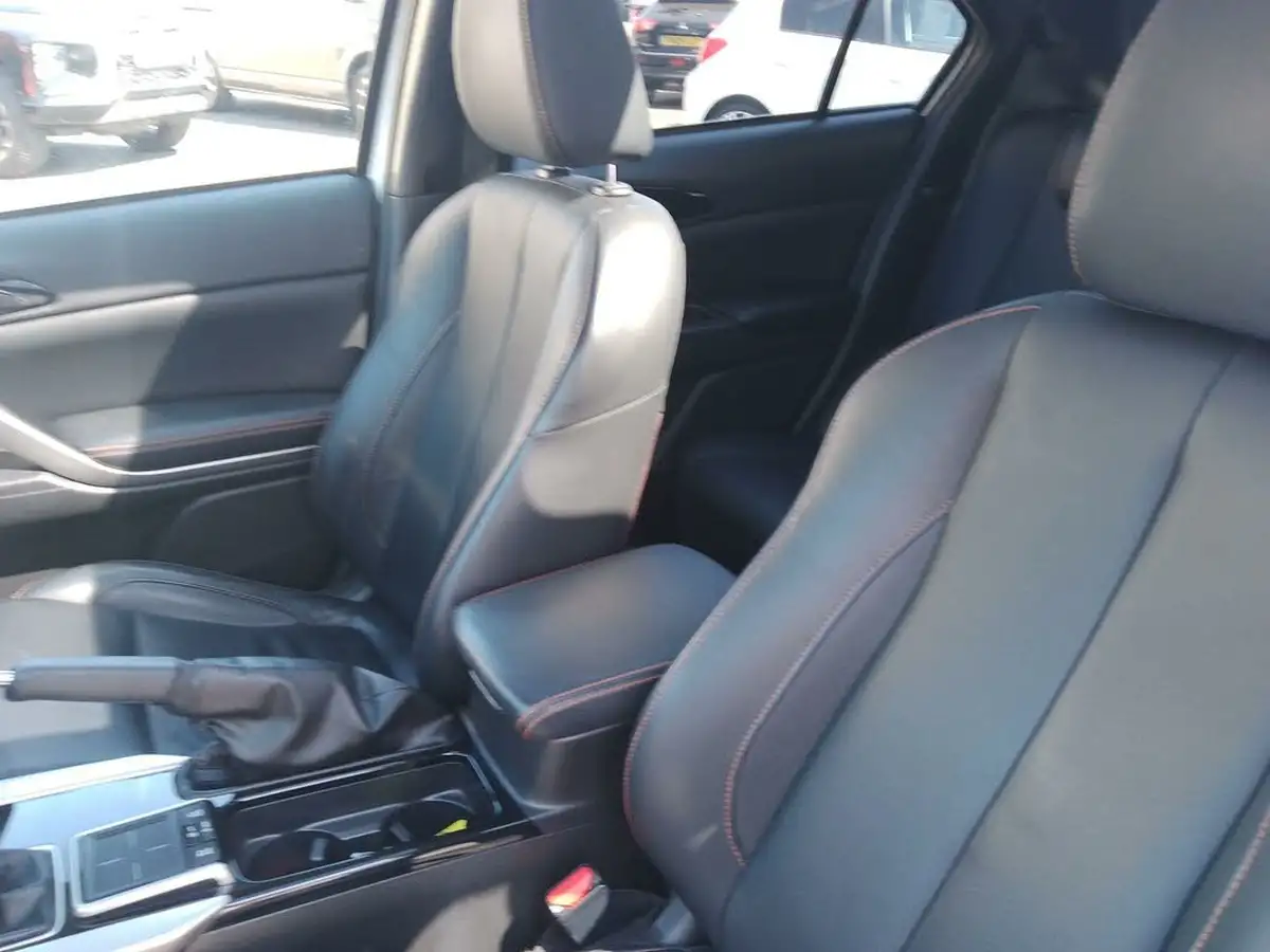 2020-mitsubishi-eclipse-cross-15-black-big-27