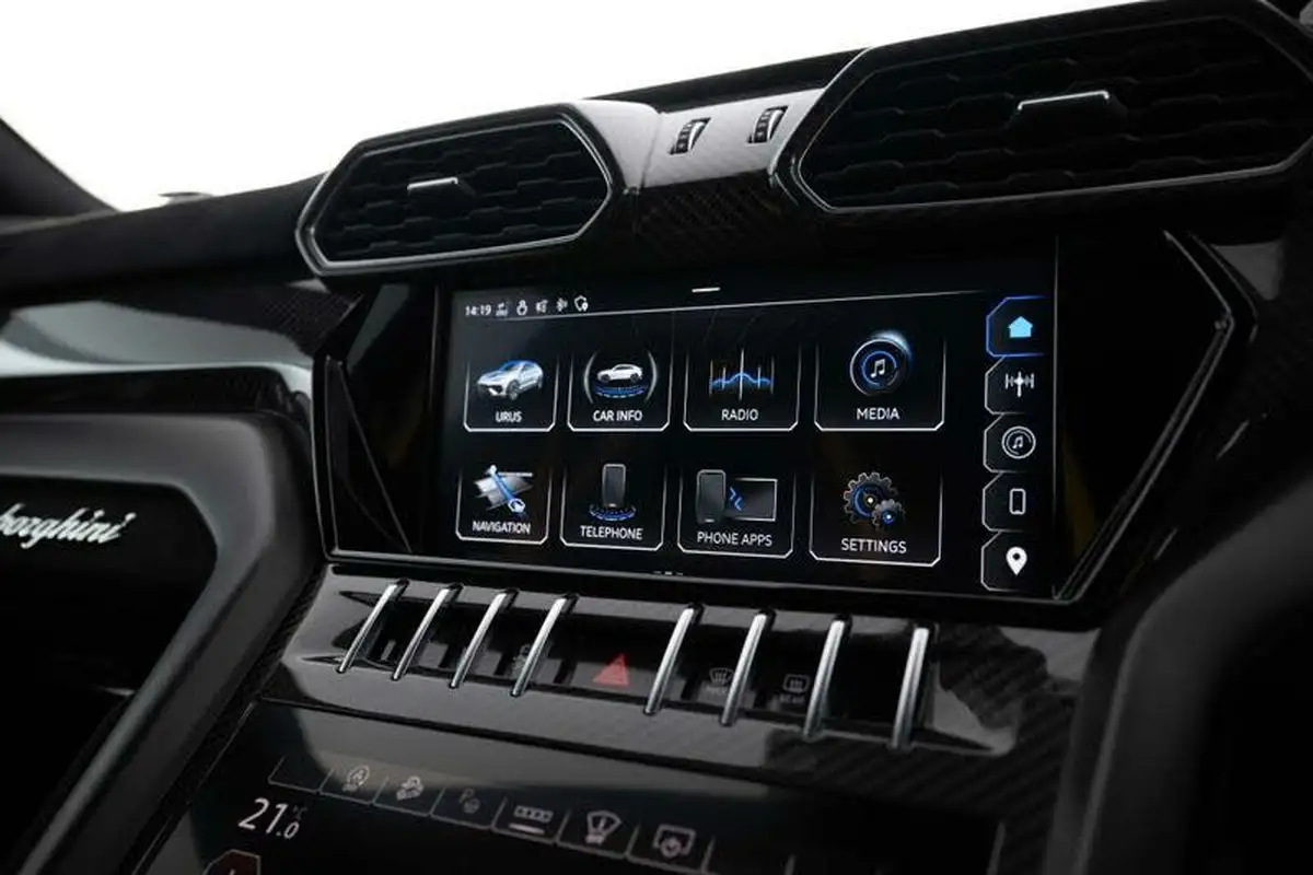 2024-lamborghini-urus-40-no-trim-big-13