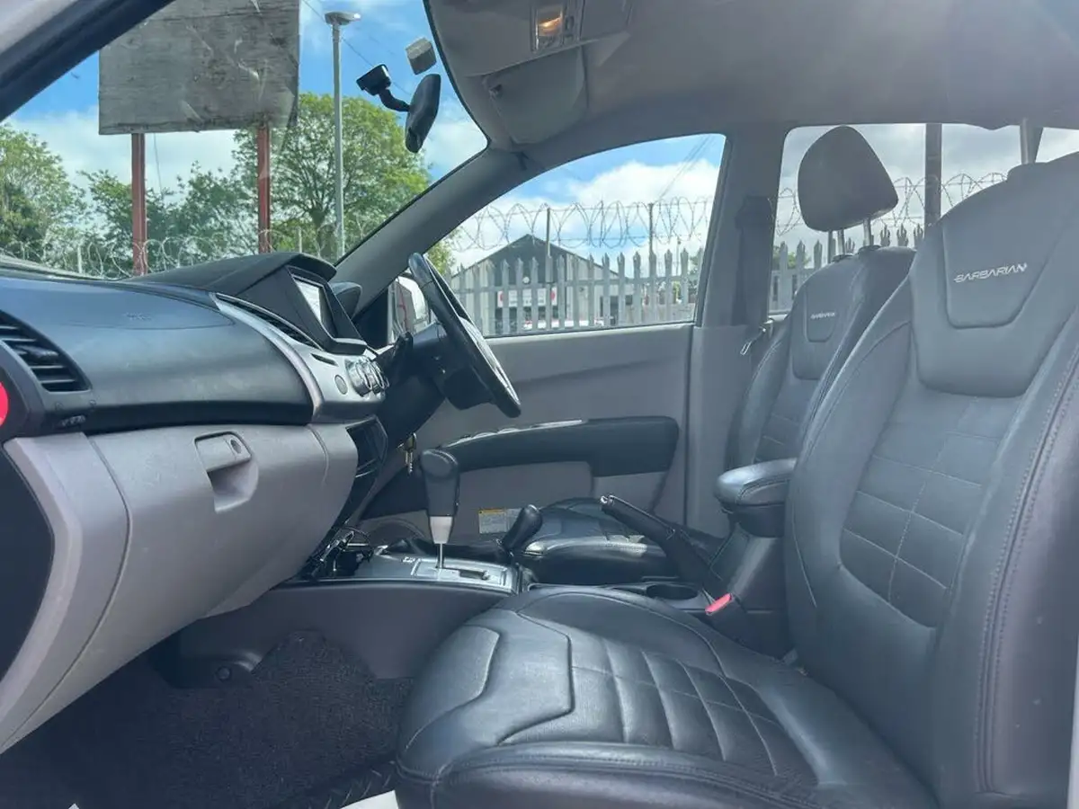 2013-mitsubishi-l200-25td-barbarian-auto-big-6