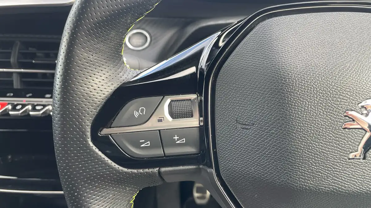 2022-peugeot-2008-suv-12-puretech-gt-big-22