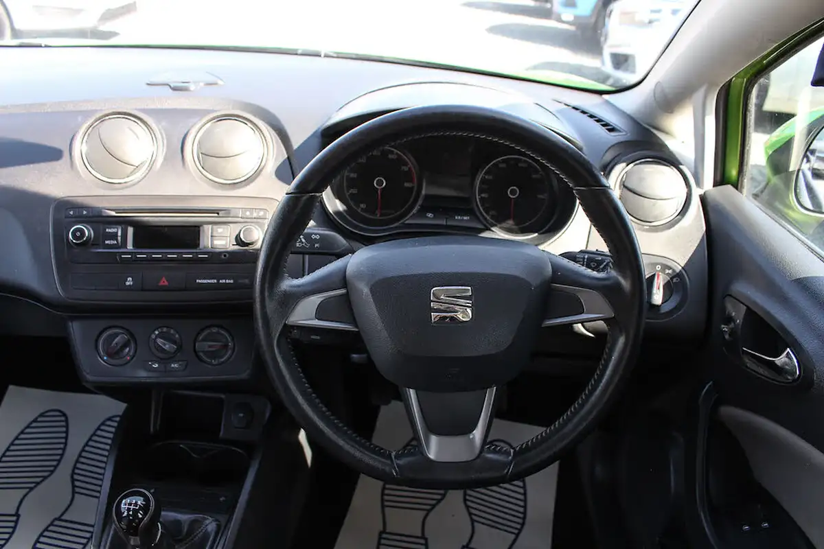 2015-seat-ibiza-14-toca-hatchback-5d-big-24