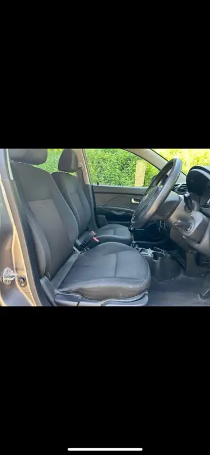 2010-kia-picanto-11-graphite-big-9