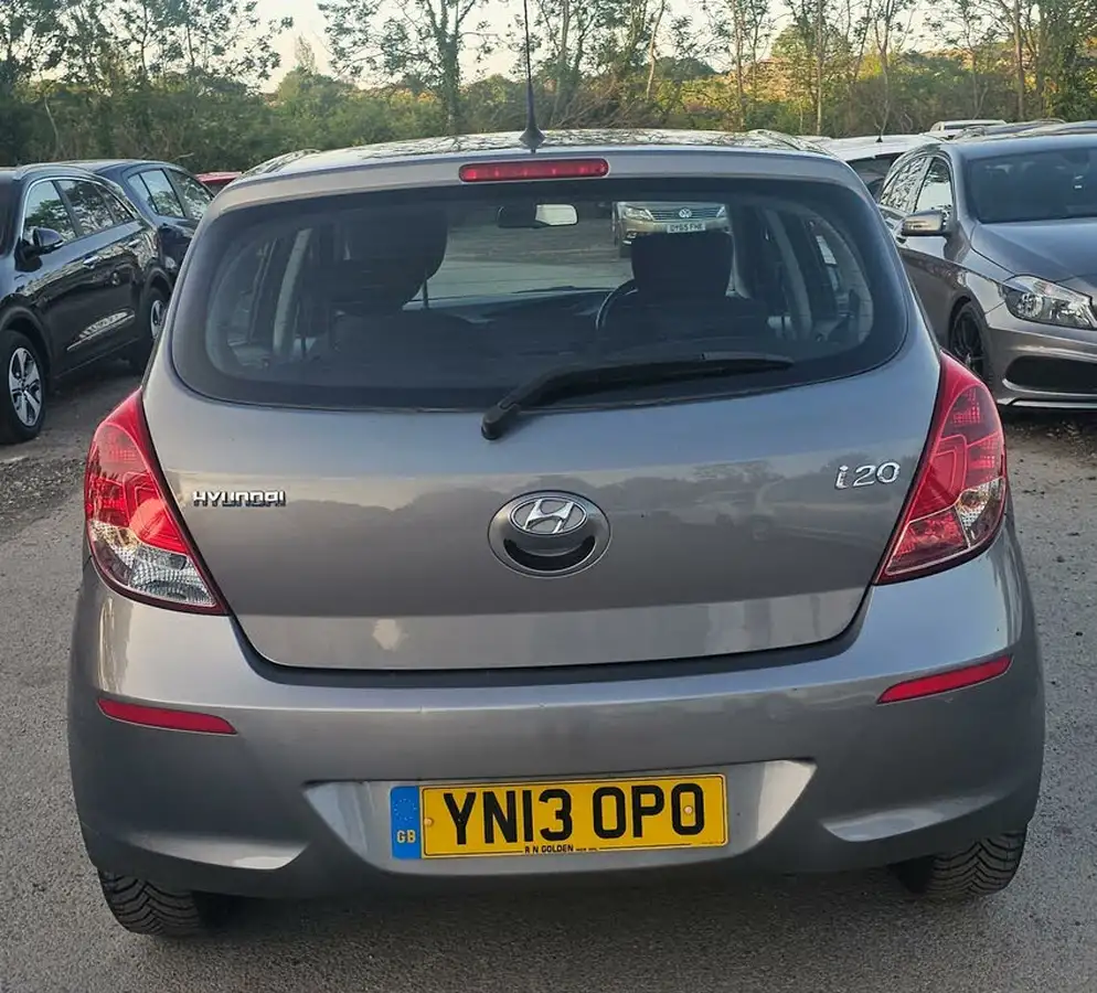 2013-hyundai-i20-14-active-100ps-auto-big-13