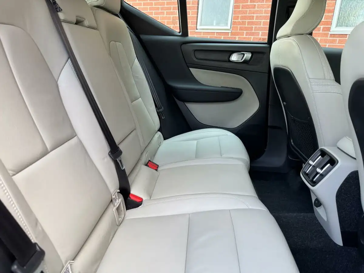 2019-volvo-xc40-20-t4-inscription-awd-big-16
