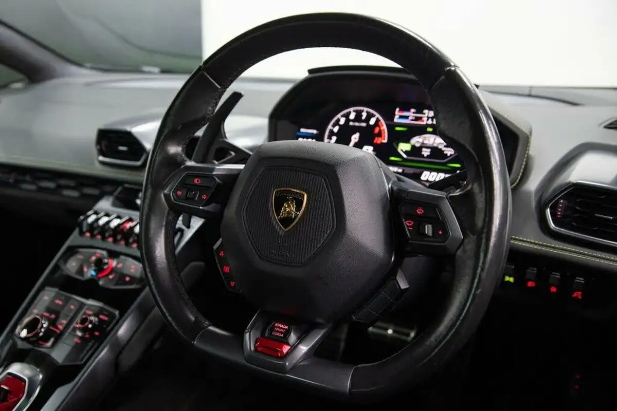 2014-lamborghini-huracan-lp-610-4-big-25