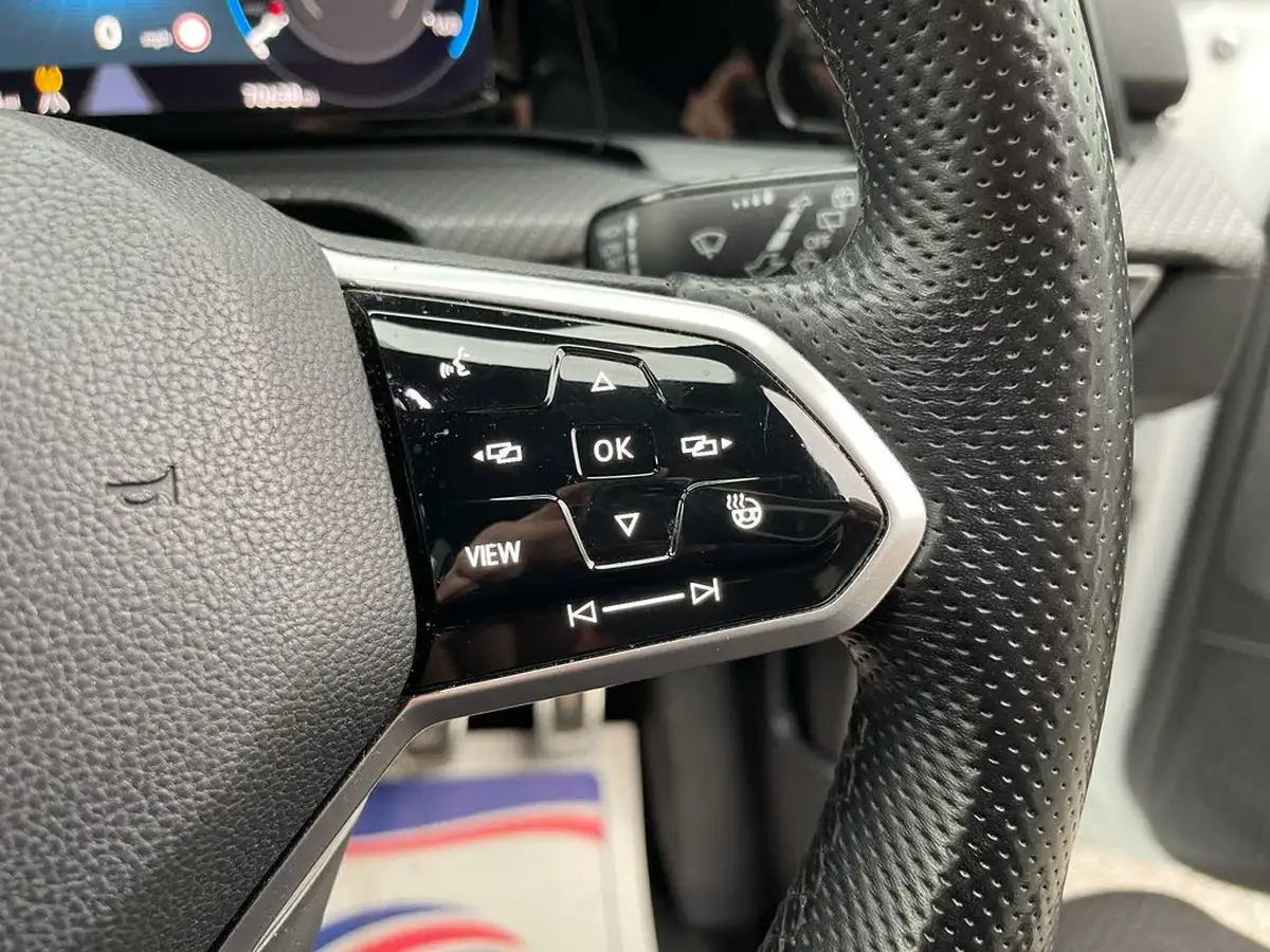 2021-volkswagen-golf-15-tsi-r-line-130ps-hatchback-big-30