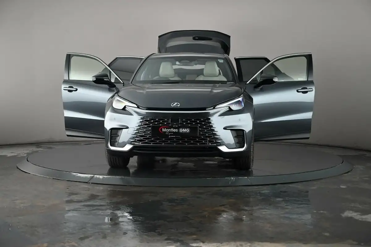 2025-lexus-lbx-15-premium-plus-big-45