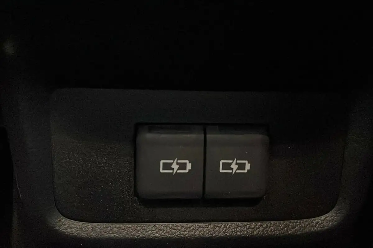2025-lexus-lbx-15-premium-plus-big-21