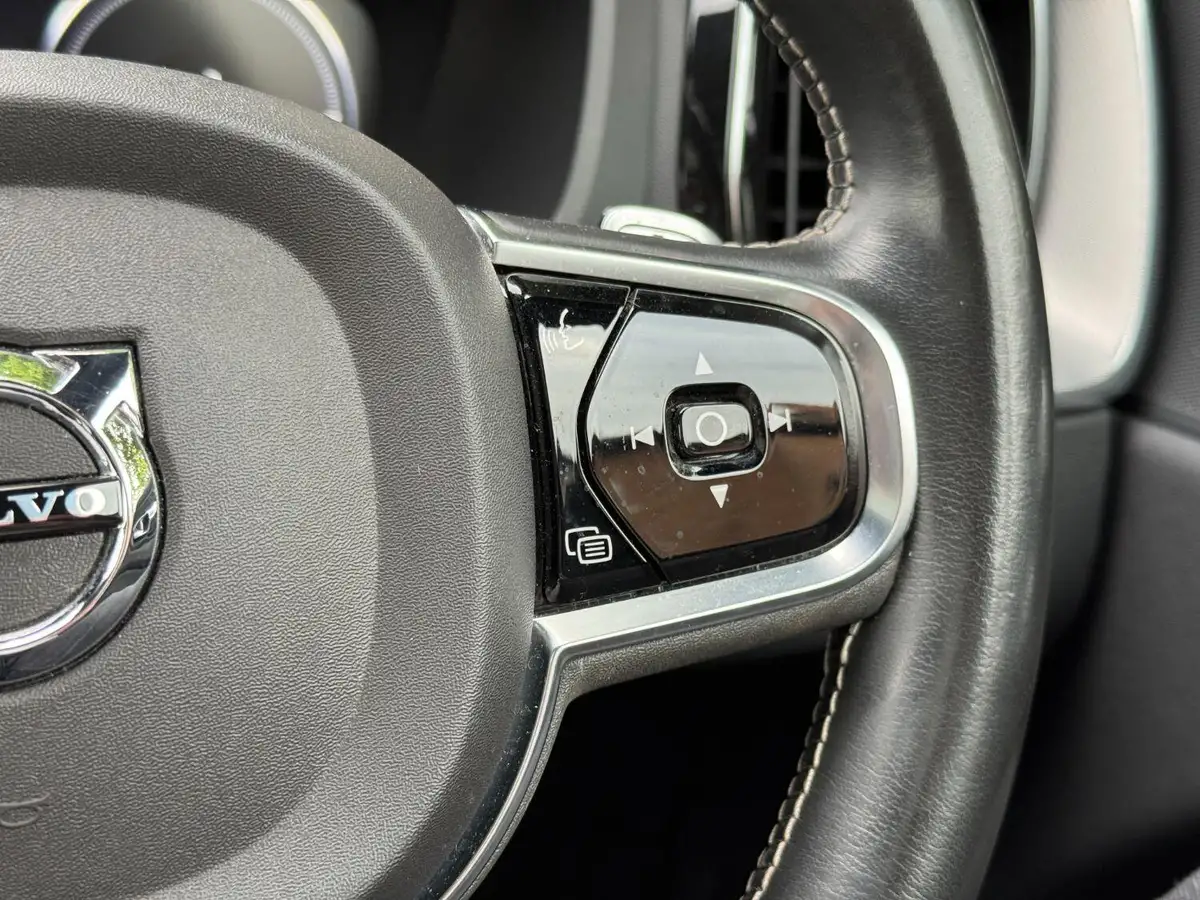 2019-volvo-xc60-20-t8-r-design-big-33