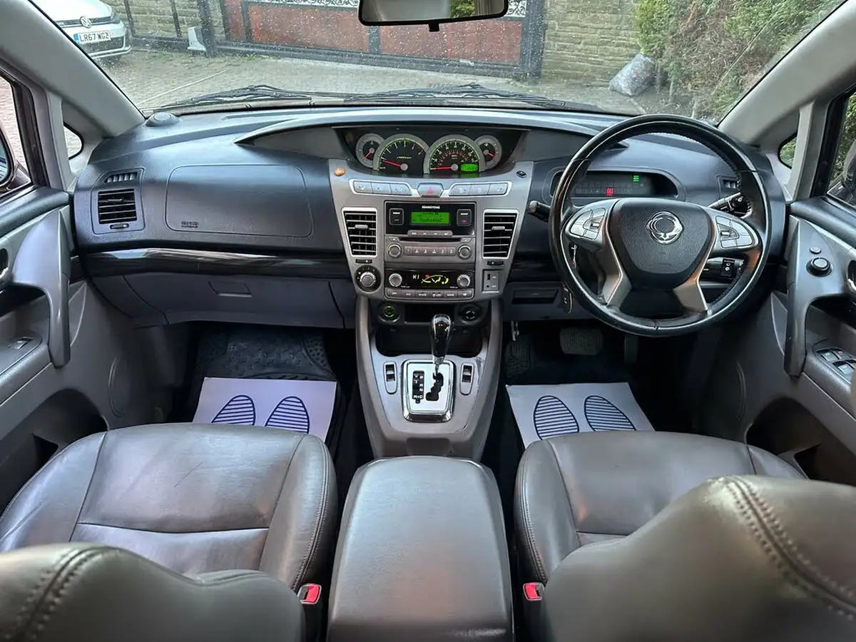 2016-kgm-ssangyong-turismo-20td-es-t-tronic-big-7