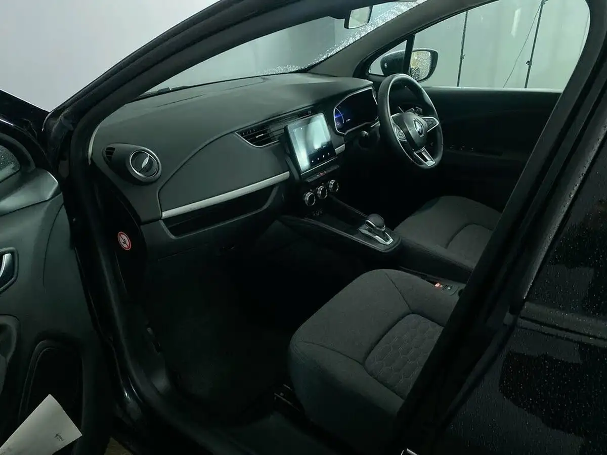 2021-renault-zoe-e-iconic-135ps-r135ev50-rapid-charge-big-16