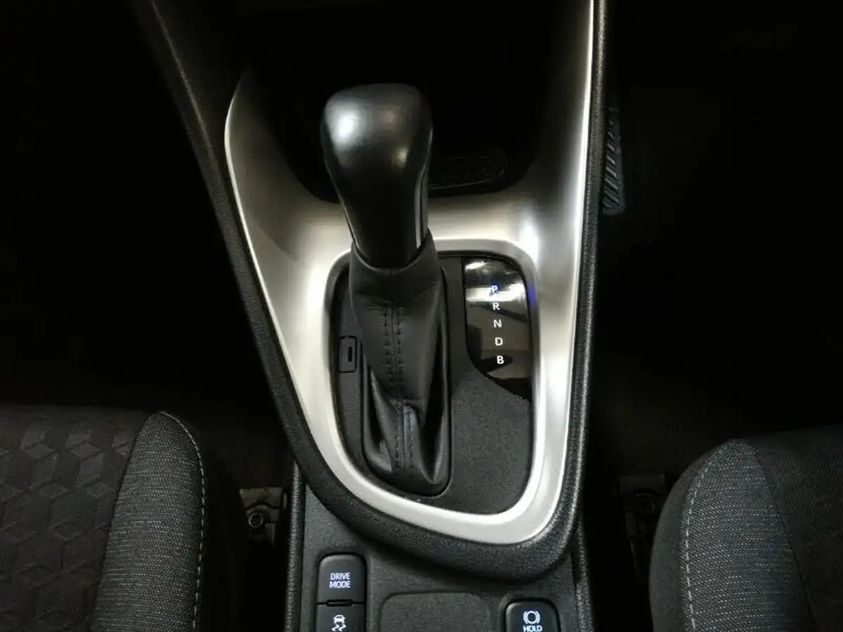 2021-toyota-yaris-15-vvt-i-design-big-11