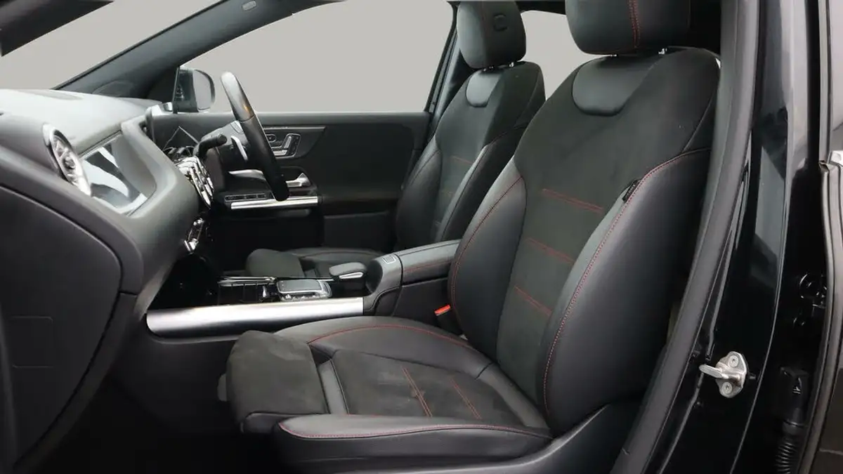 2022-mercedes-benz-gla-class-13-gla-180-amg-line-premium-plus-big-14