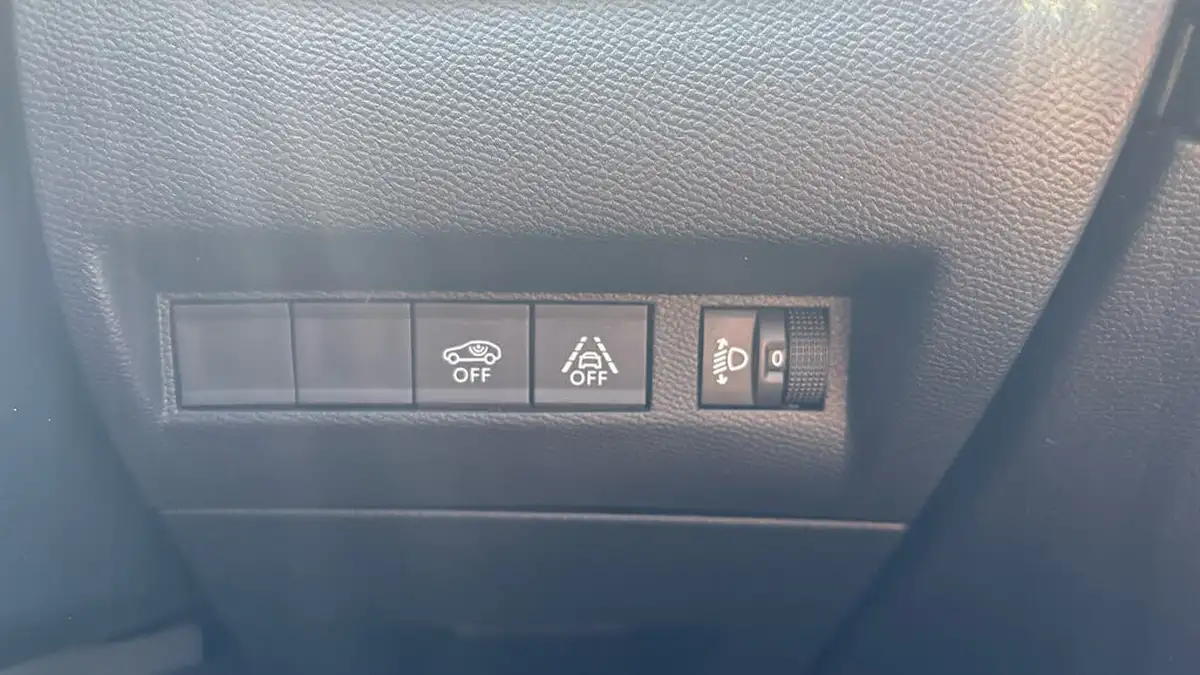 2023-peugeot-208-12-puretech-active-premium-100ps-eat8-big-33