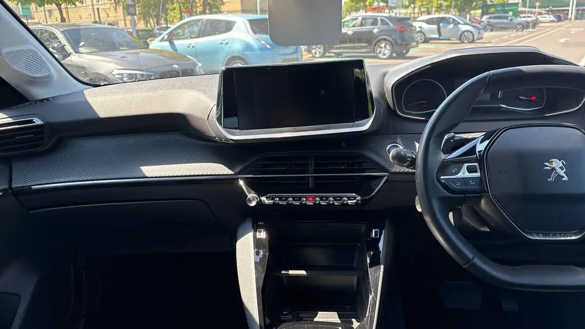2023-peugeot-208-12-puretech-active-premium-100ps-eat8-big-9