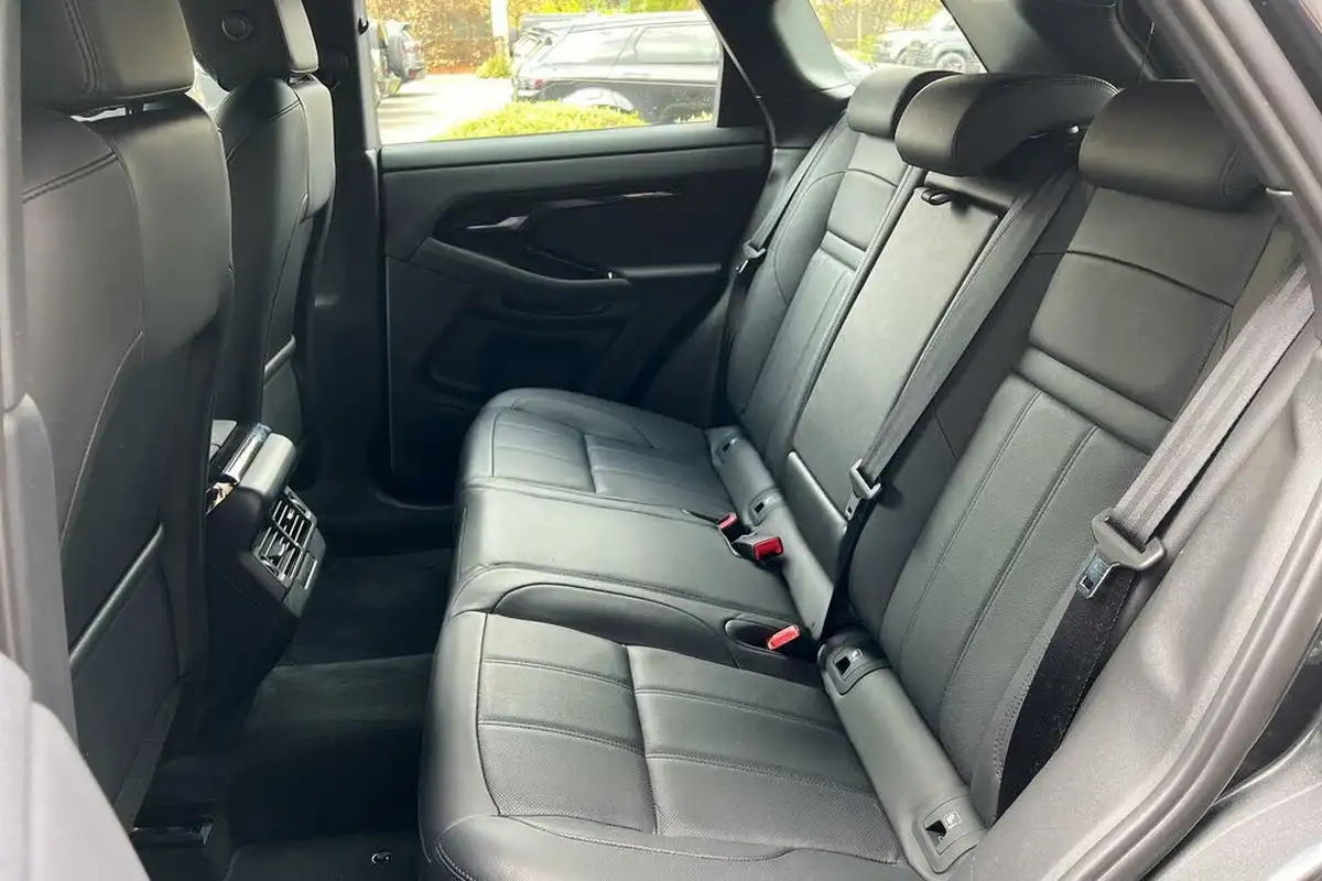 2024-land-rover-range-rover-evoque-15-p300e-s-big-40