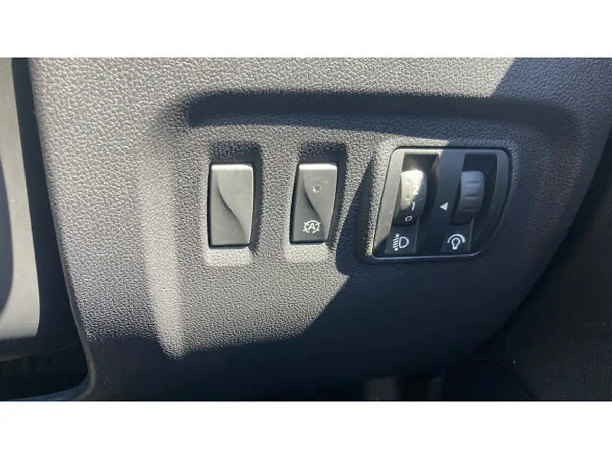 2019-renault-captur-09-tce-iconic-big-23