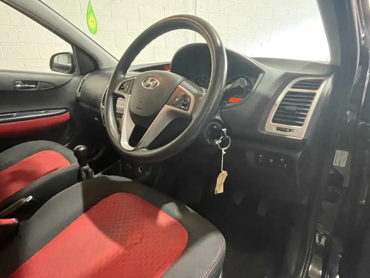 2010-hyundai-i20-12-comfort-5d-big-27