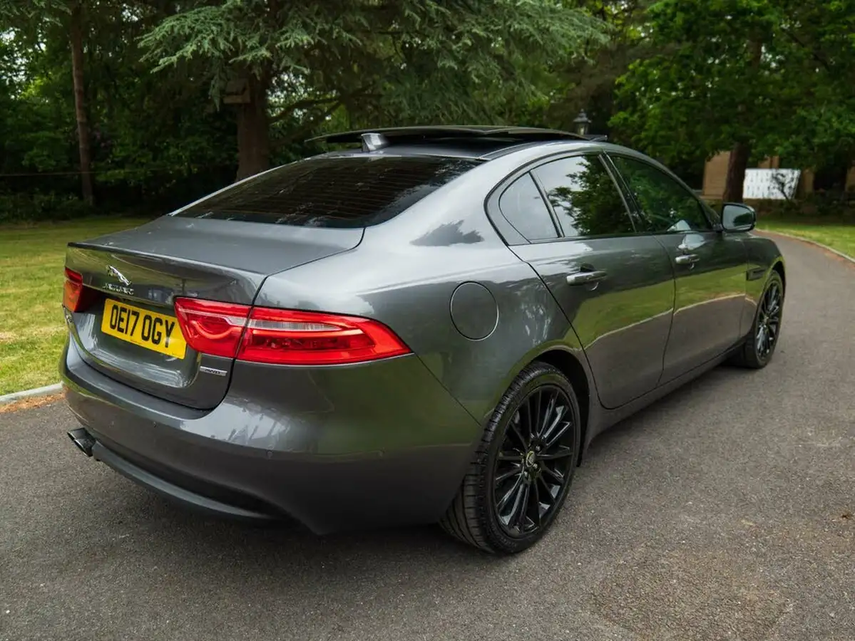 2017-jaguar-xe-20d-portfolio-180ps-awd-ss-1999cc-auto-big-6