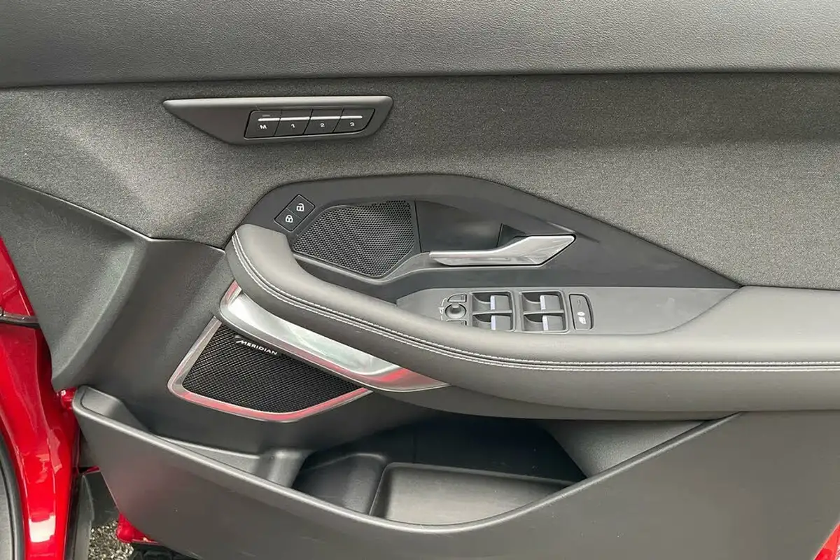2024-jaguar-e-pace-15-p160-r-dynamic-hse-black-big-53