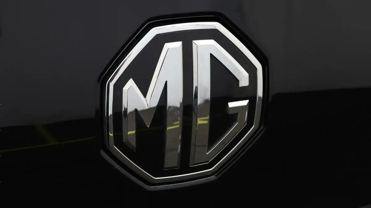 2023-mg-zs-suv-e-trophy-connect-ev-156ps-long-range-big-19